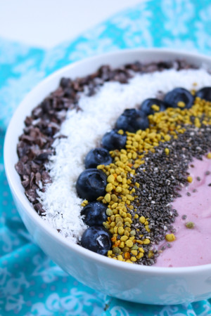 Superfood Loaded Smoothie Bowl | A raspberry paleo smoothie bowl sweetened with a banana and loaded in delicious superfood toppings. Whole30 compliant with vegan option. | eatsomethingdelicious.com