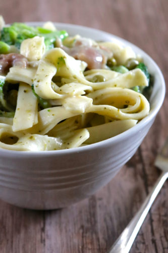 Instant Pot Carbonara | Carbonara with chicken and veggies made in the Instant Pot. Serve the sauce over whole chicken breast for a low carb option. Dairy free, gluten free. | eatsomethingdelicious.com
